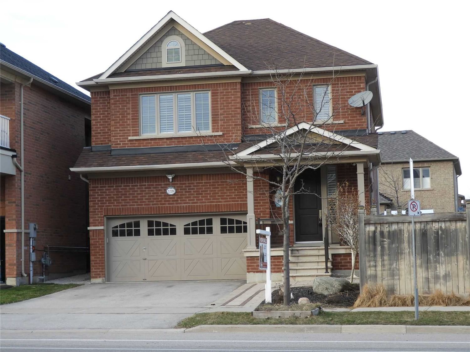 Detached House sold at 119 Scott Boulevard, Milton, Ontario, L9T0S3 - Scott - MLS: W5594263