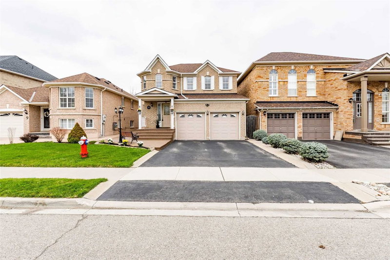 11 Poplar Plains Rd, Brampton, L7A2E3 | Image 2