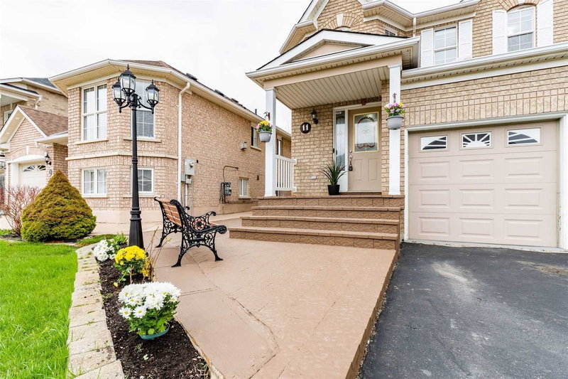 11 Poplar Plains Rd, Brampton, L7A2E3 | Image 3