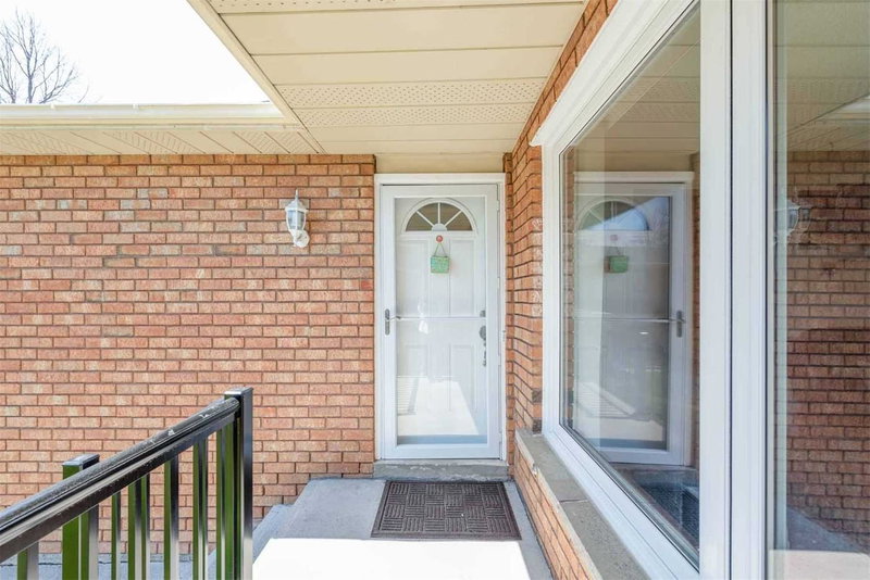 16 Langholm Crt, Brampton, L6Z2Y1 | Image 3