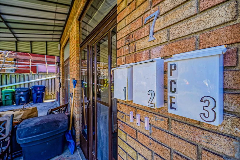 7 Auburn Ave, Toronto, M6H2L6 | Image 2