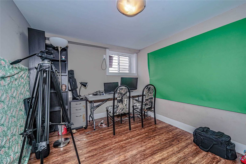 7 Auburn Ave, Toronto, M6H2L6 | Image 3