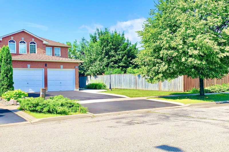 5380 Floral Hill Cres, Mississauga, L5V1V3 | Image 2