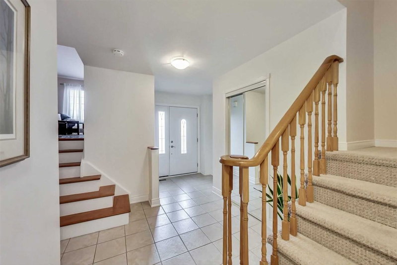1017 Lucerne Cres, Mississauga, L5C3X6 | Image 3