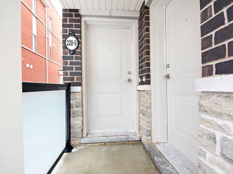 9 - 220 Lagerfeld Dr, Brampton, L7A 5H1 | Image 3