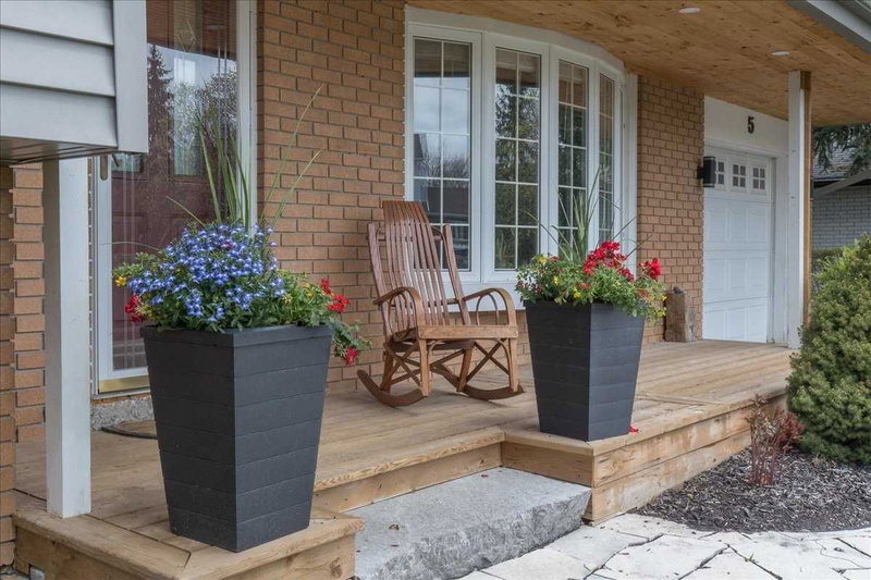 5 Rosefield Dr, Halton Hills, L7G4R2 | Image 3