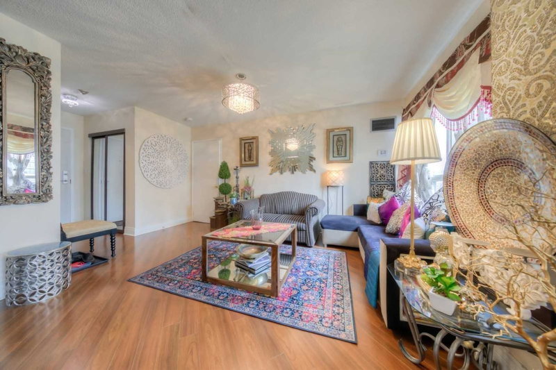 526 - 2267 Lake Shore Blvd W, Toronto, M8V3X2 | Image 2