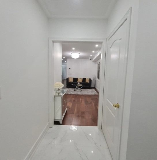 Upper - 7153 Village Walk, Mississauga, L5W 1X2 | Image 2