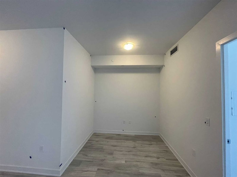 1010 - 4675 Metcalfe Ave, Mississauga, L5M 0Z8 | Image 2