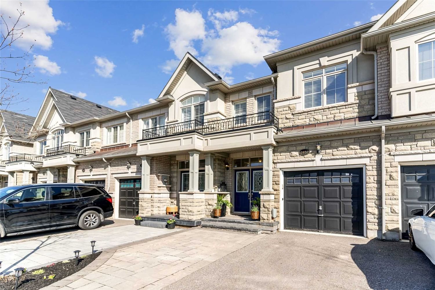 Townhouse sold at 2452 Greenwich Drive, Oakville, West Oak Trails, L6M0R8 - MLS: W5612316