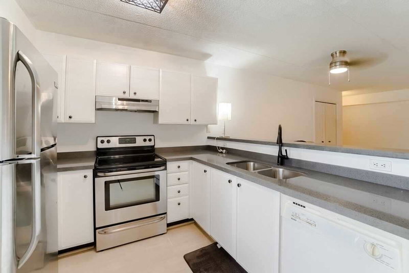 111 - 4003 Kilmer Dr, Burlington, L7M4M1 | Image 3