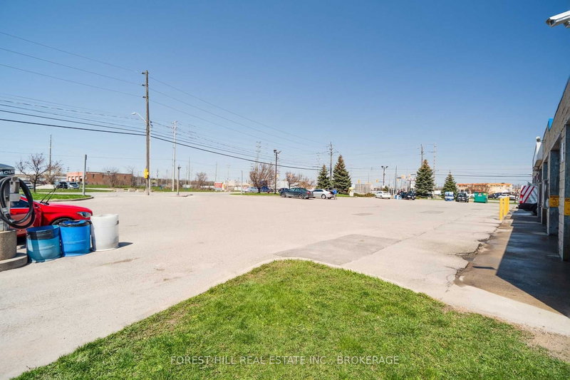 2524 Royal Windsor Dr, Oakville, L5J 1K7 | Image 3