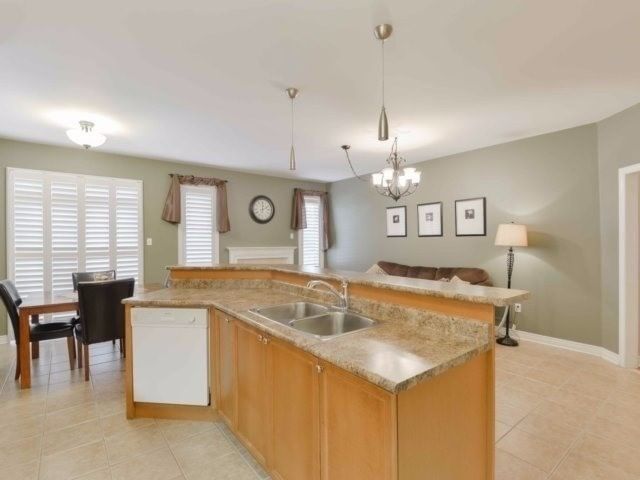 106 Pennyroyal Cres, Brampton, L6S6J6 | Image 3