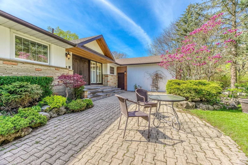 3640 Burnbrae Dr, Mississauga, L5C2N7 | Image 2