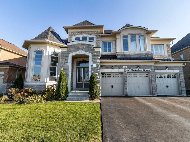44 Herringbone Cres, Brampton, L6P 4B8 | Image 3