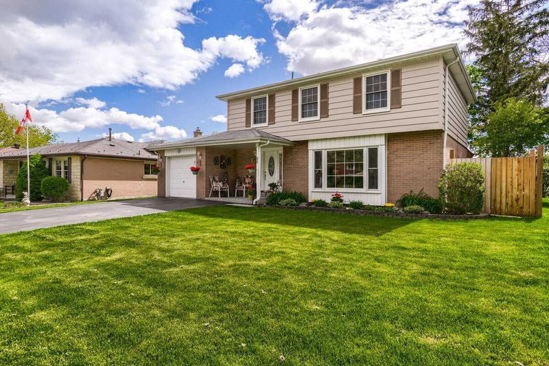 11 Crawley Dr, Brampton, L6T2R6 | Image 2