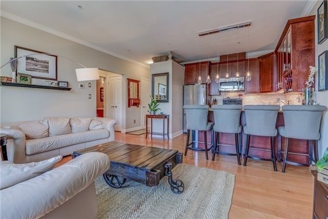 305 - 459 Kerr St, Oakville, L6K3C2 | Image 2