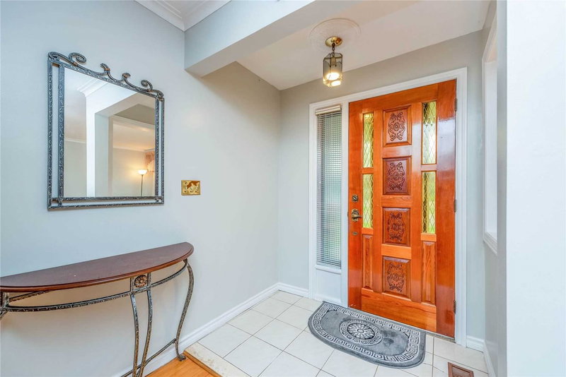 39 Waterbury Dr, Toronto, M9R3Y1 | Image 2