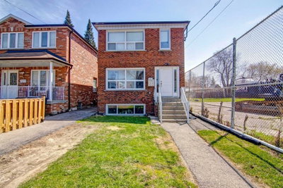 Investment sold at 11 Dennis Avenue, Toronto, Ontario, M6N2T7 - Mount Dennis - MLS: W5629987