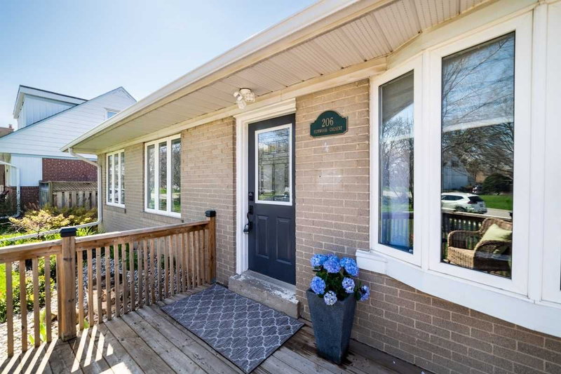 206 Elmwood Cres, Milton, L9T 1C4 | Image 3