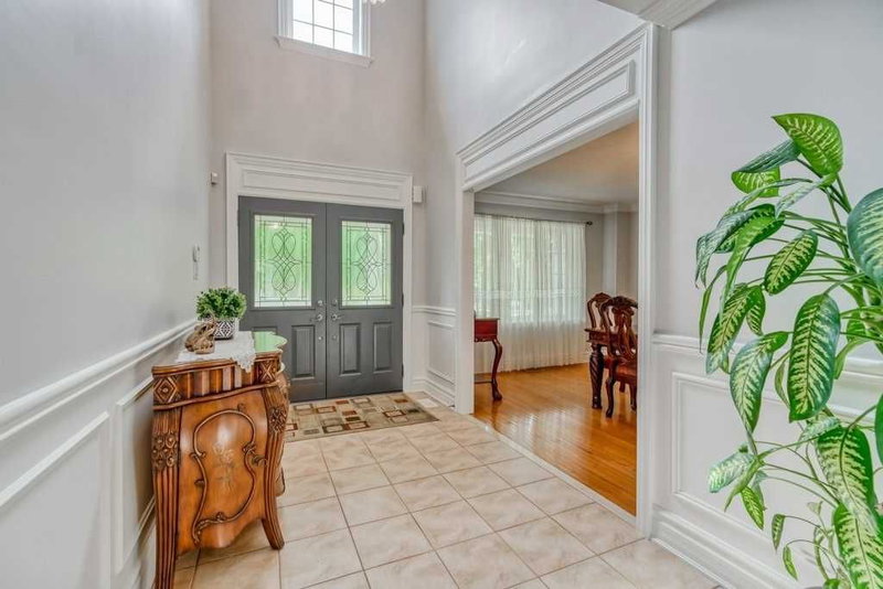 93 Woodvalley Dr, Brampton, L7A2G1 | Image 2