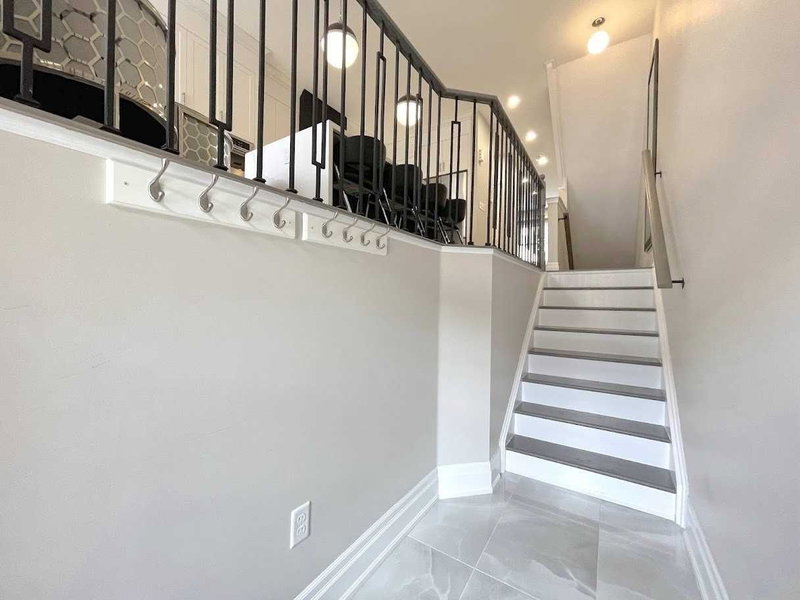 1321 Granrock Cres, Mississauga, L5V0E1 | Image 3