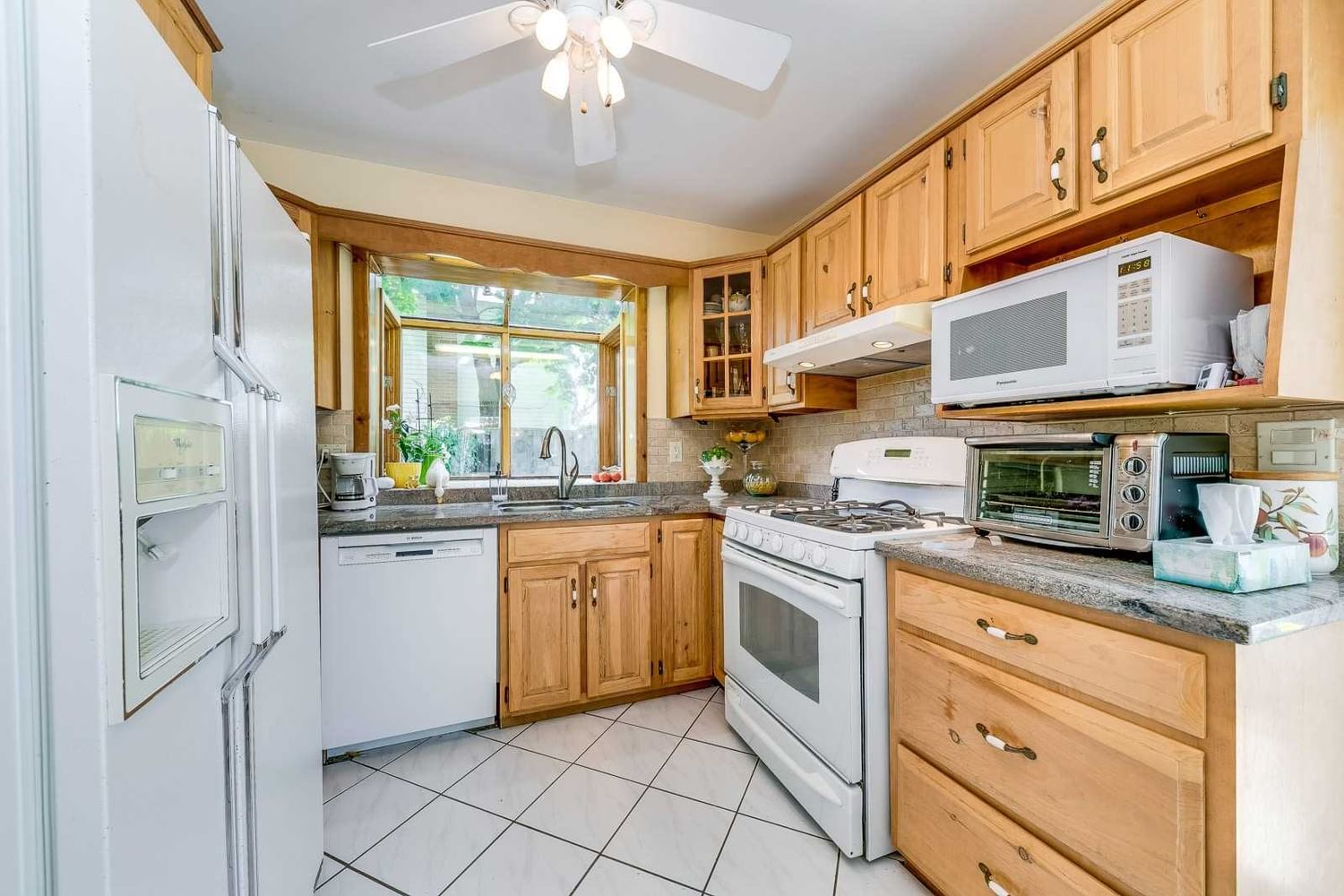 Listing Image 11
