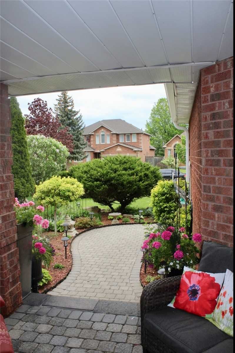 29 Hamilton Cres, Halton Hills, L7G5K9 | Image 3