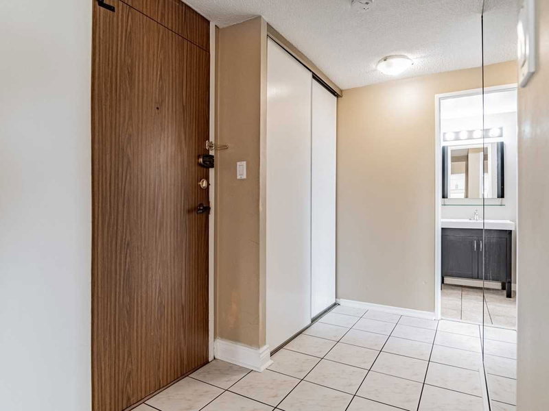 1309 - 240 Scarlett Rd, Toronto, M6N4X4 | Image 3