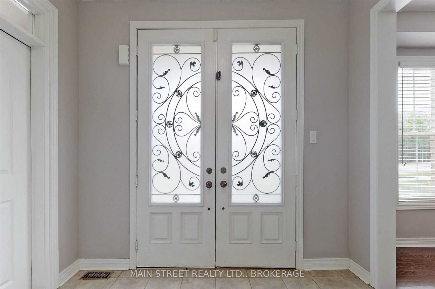 Listing Image 3