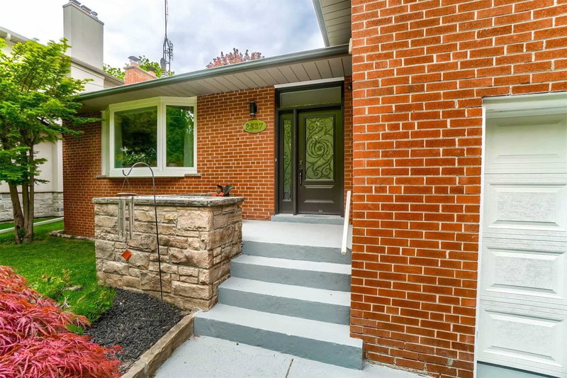 3537 Enniskillen Circ, Mississauga, L5C 2M9 | Image 2