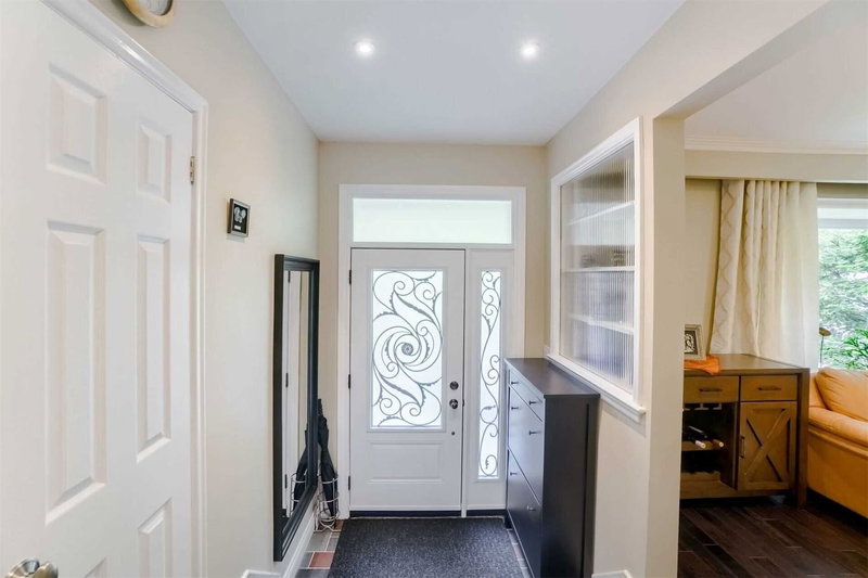 3537 Enniskillen Circ, Mississauga, L5C 2M9 | Image 3