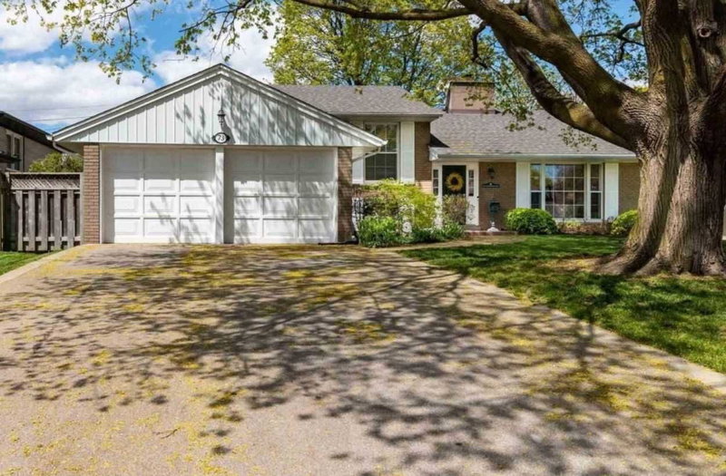 73 Ravensbourne Cres, Toronto, M9A2B1 | Image 2