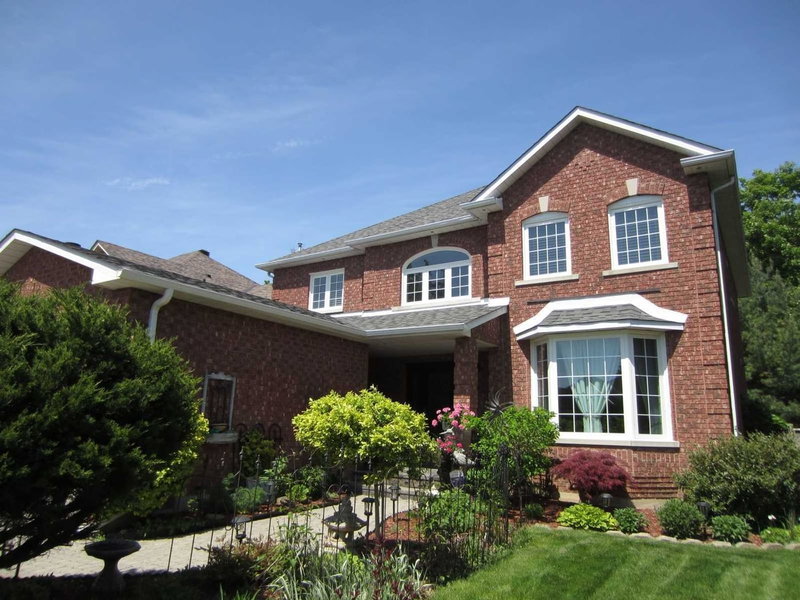 29 Hamilton Cres, Halton Hills, L7G5K9 | Image 2