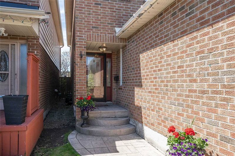 60 Trewartha Cres, Brampton, L6Z1X4 | Image 3