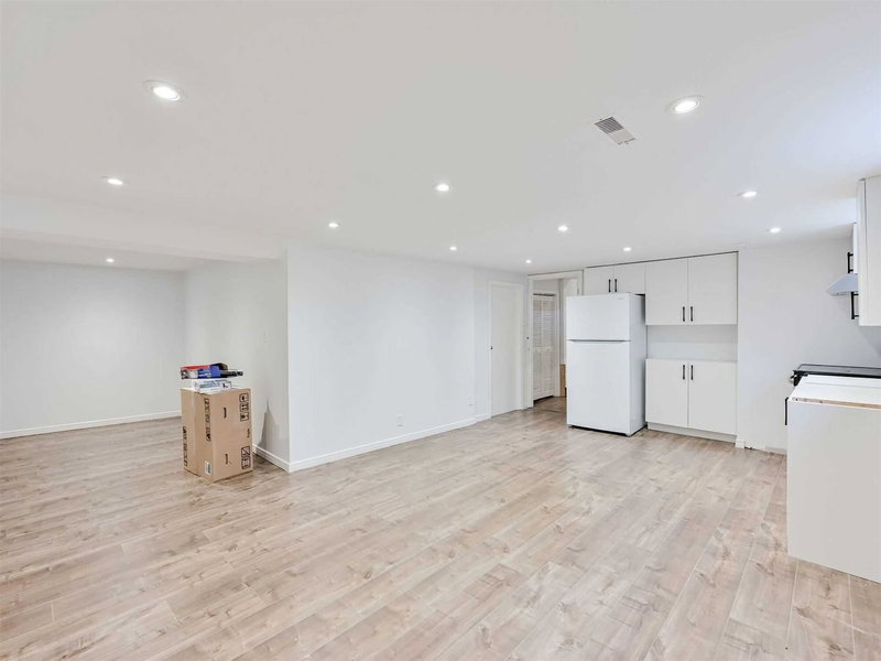 1195 Chada Ave, Mississauga, L5C1P8 | Image 3