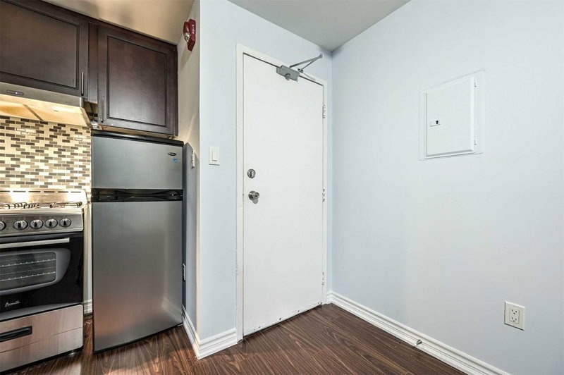 203 - 70 Melbourne Ave, Toronto, M6K1K7 | Image 2