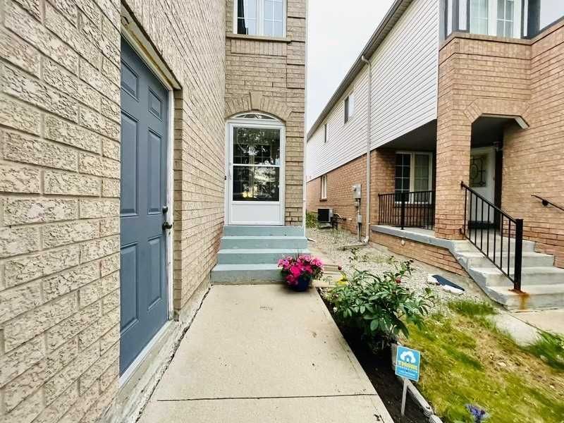 27 Feathertop Lane, Brampton, L6R 1W9 | Image 2