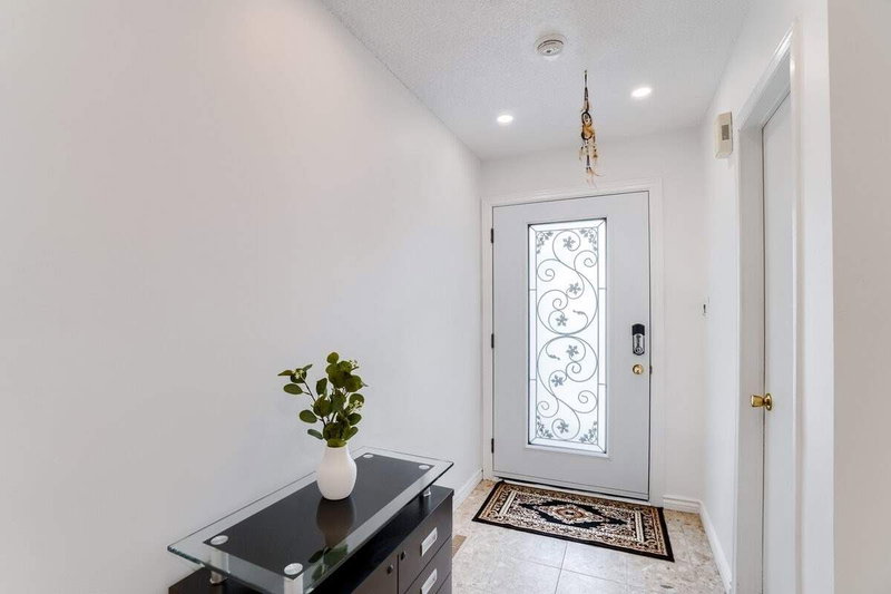 68 Alabaster Dr, Brampton, L6V4G4 | Image 2