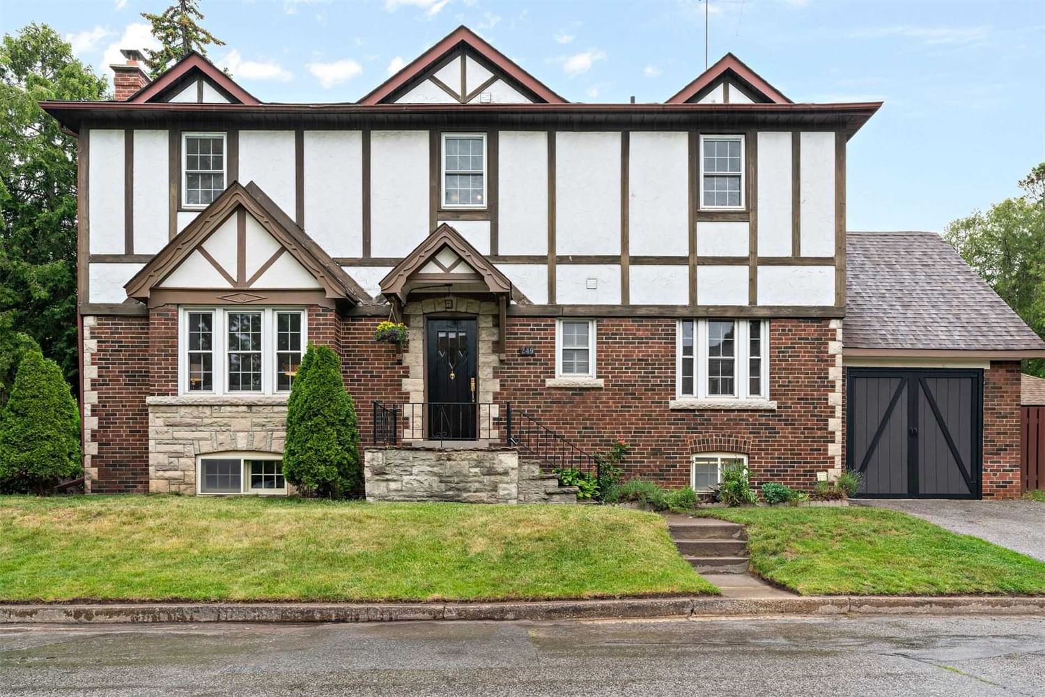 Detached House sold at 249 South Kingsway, Toronto, High Park-Swansea, M6S 3V2 - MLS: W5650055