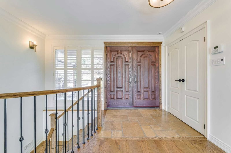 3640 Burnbrae Dr, Mississauga, L5C2N7 | Image 3