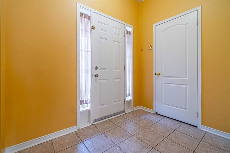 13 Tanglemere Cres, Brampton, L7A1R7 | Image 3