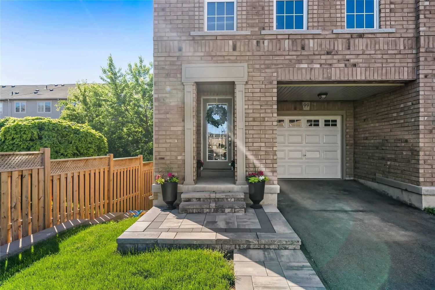 Townhouse sold at 99-2280 Baronwood Drive, Oakville, West Oak Trails, L6M0K4 - MLS: W5652231