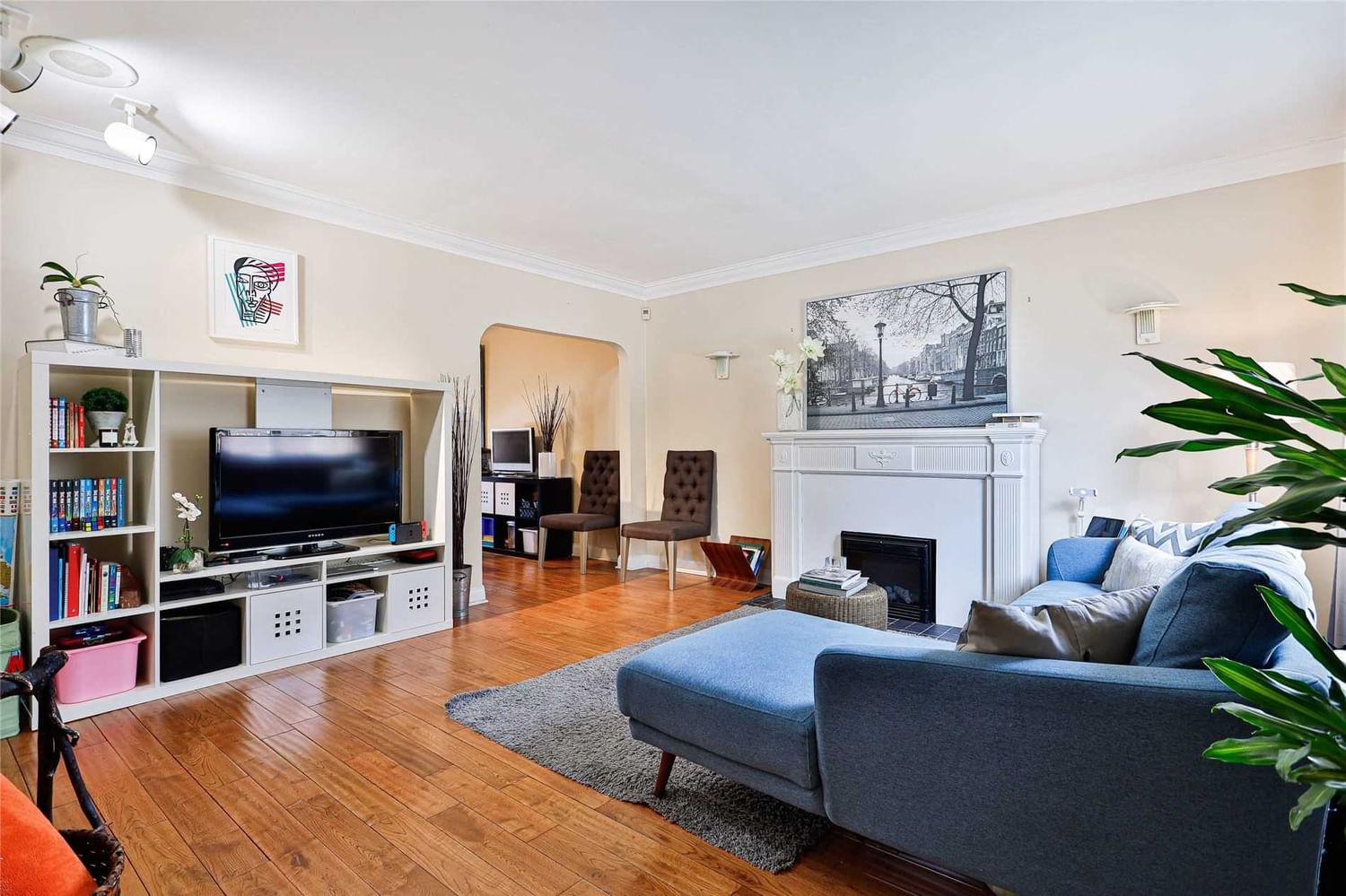 Listing Image 7