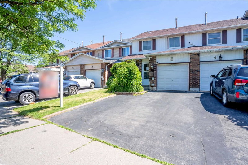 11 Rusthall Way, Brampton, L6V3R5 | Image 2