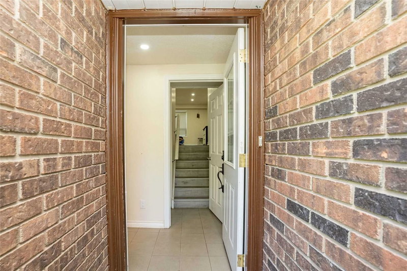 11 Rusthall Way, Brampton, L6V3R5 | Image 3