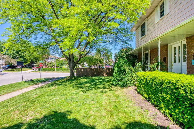 2212 Urwin Cres, Oakville, L6L2T2 | Image 3