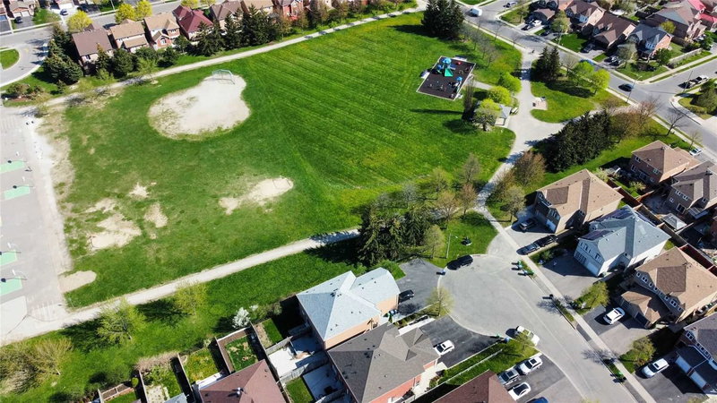 38 Kitto Crt, Brampton, L6Y 5B1 | Image 2