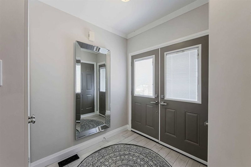 615 Summer Park Cres, Mississauga, L5B4E8 | Image 2