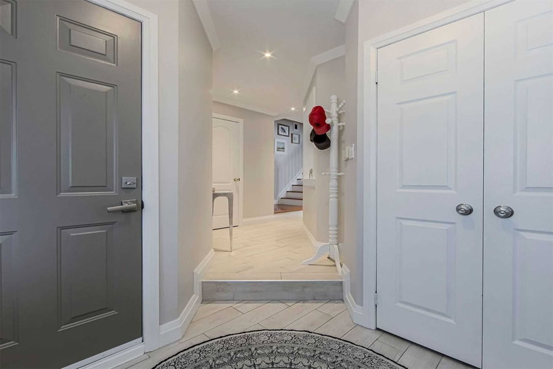 615 Summer Park Cres, Mississauga, L5B4E8 | Image 3